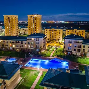 Luxury With Pool In North Bucharest Apartament